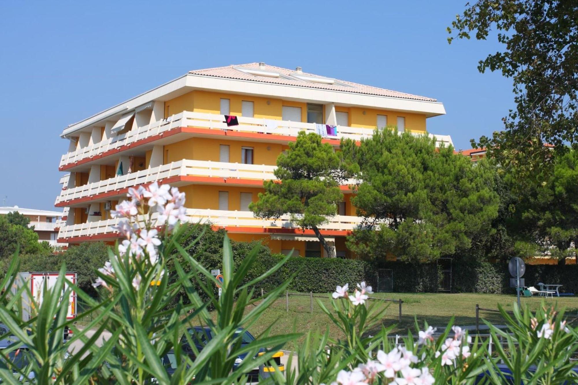 Bright Flat With A Wide Terrace - Beahost Rentals Bibione Exterior photo